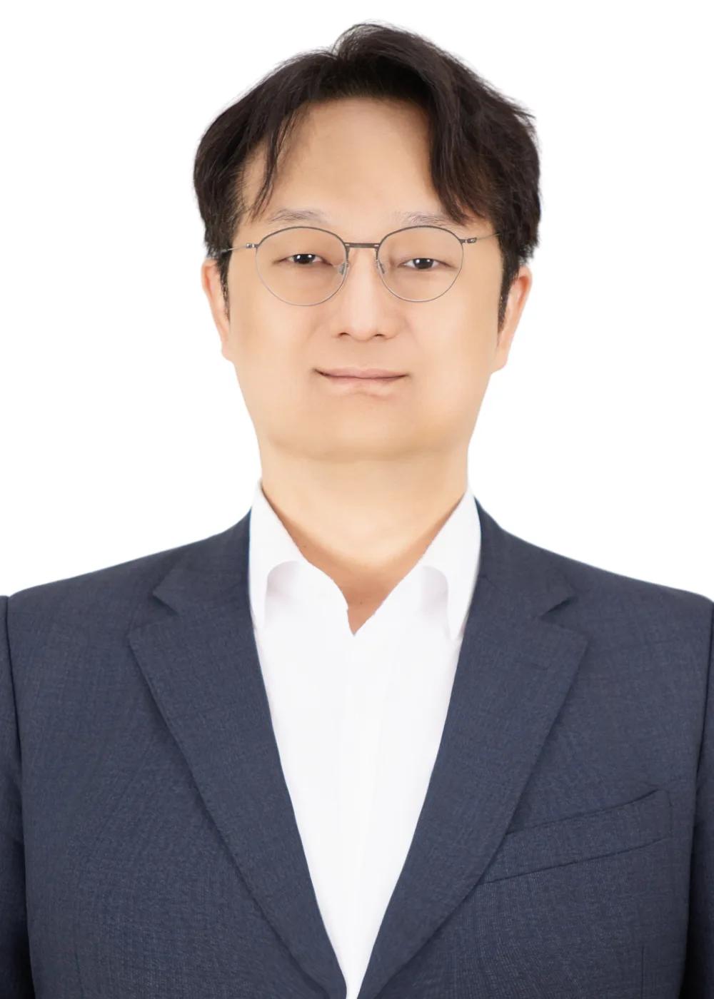 강건욱
